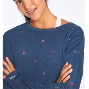 Victoria's Secret Pink GIRLFRIEND CROPPED top